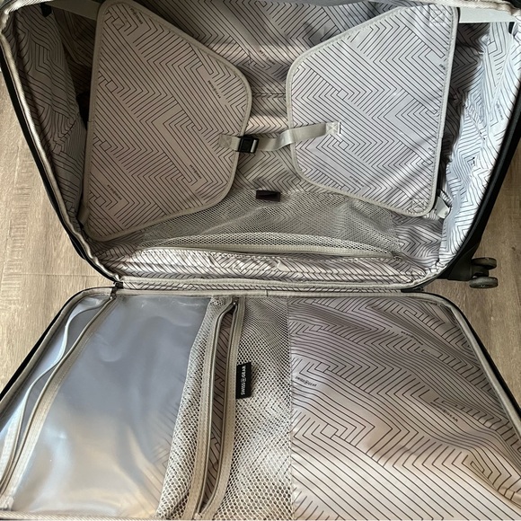 NWT SwissGear Black Travel Rolling Suitcase‎ check in luggage large - Picture 6 of 10